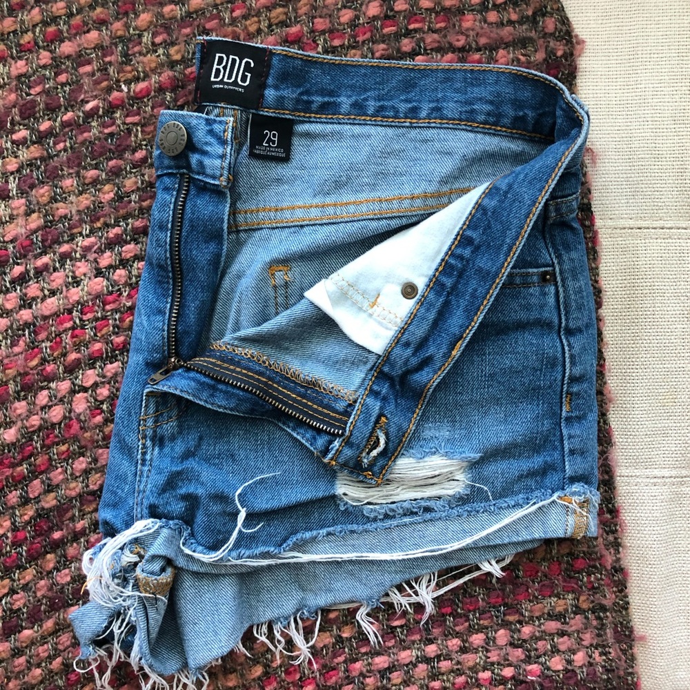 BDG boyfriend low-rise shorts